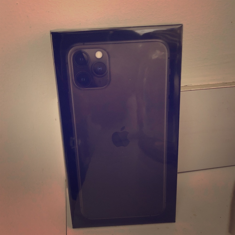 iPhone 11 brand new still in box 512GB